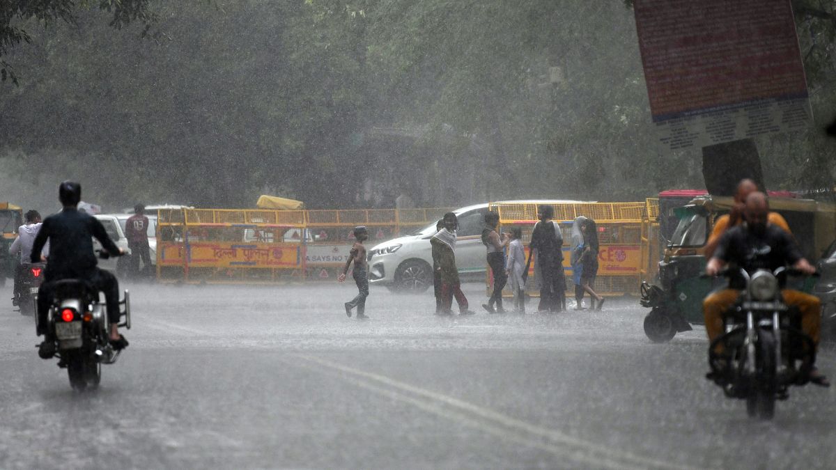 Delhi Weather News 11 Dead In Two Days Due To Rain Relayed Incidents